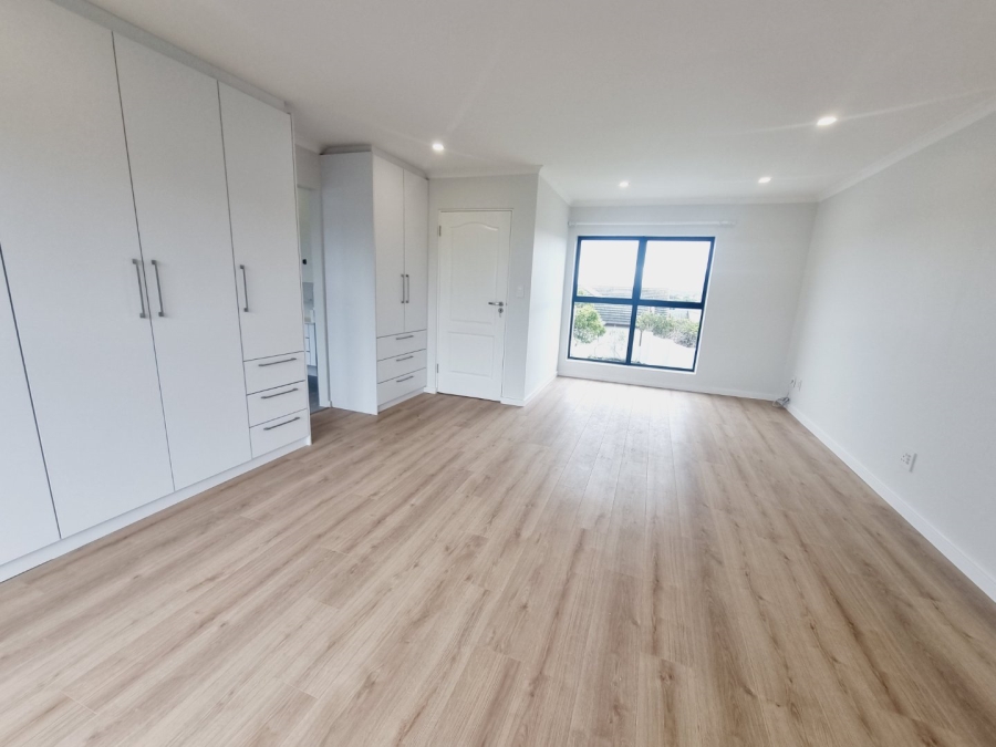 5 Bedroom Property for Sale in Sandown Western Cape